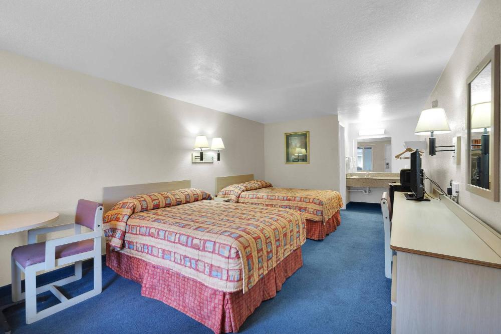 Double Room with Two Double Beds - Smoking interior